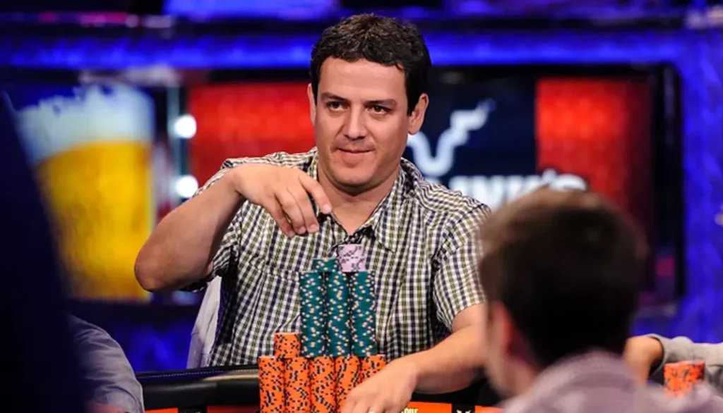 Carlos Mortensen er en ecuadoriansk pokerspiller som vant hovedturneringen i World Series of Poker (WSOP) i 2001.