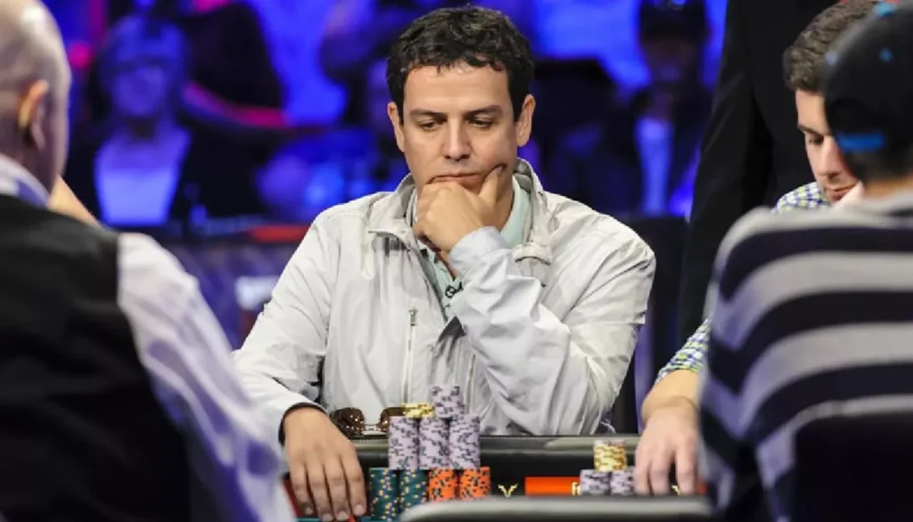 Juan Carlos Mortensen (Ambato, Ecuador) er en ecuadoriansk profesjonell pokerspiller av dansk avstamning.