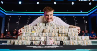22 år gamle Lucas Jumalon vinner WSOP Main Event 2026 ($10M)